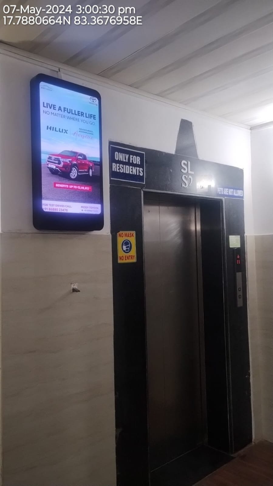 Digital Screens — Foxy Advertising campaign